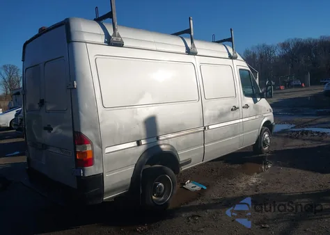 2004 Dodge Sprinter Van 3500 High Roof из США, поврежденный, VIN WD2PD444345631517